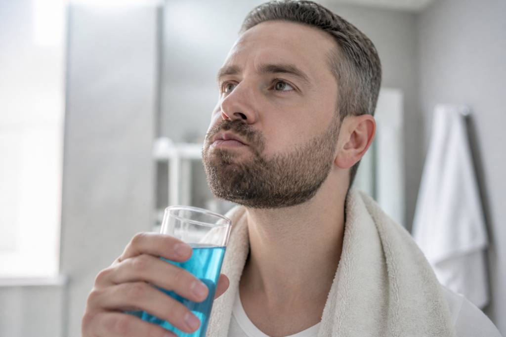 Test salivaire bain de bouche : comment éviter les faux positifs ?