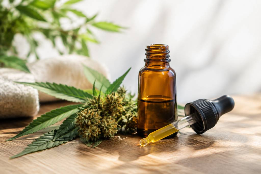 Huile CBD bienfaits : effets, usages et conseils pour bien la choisir